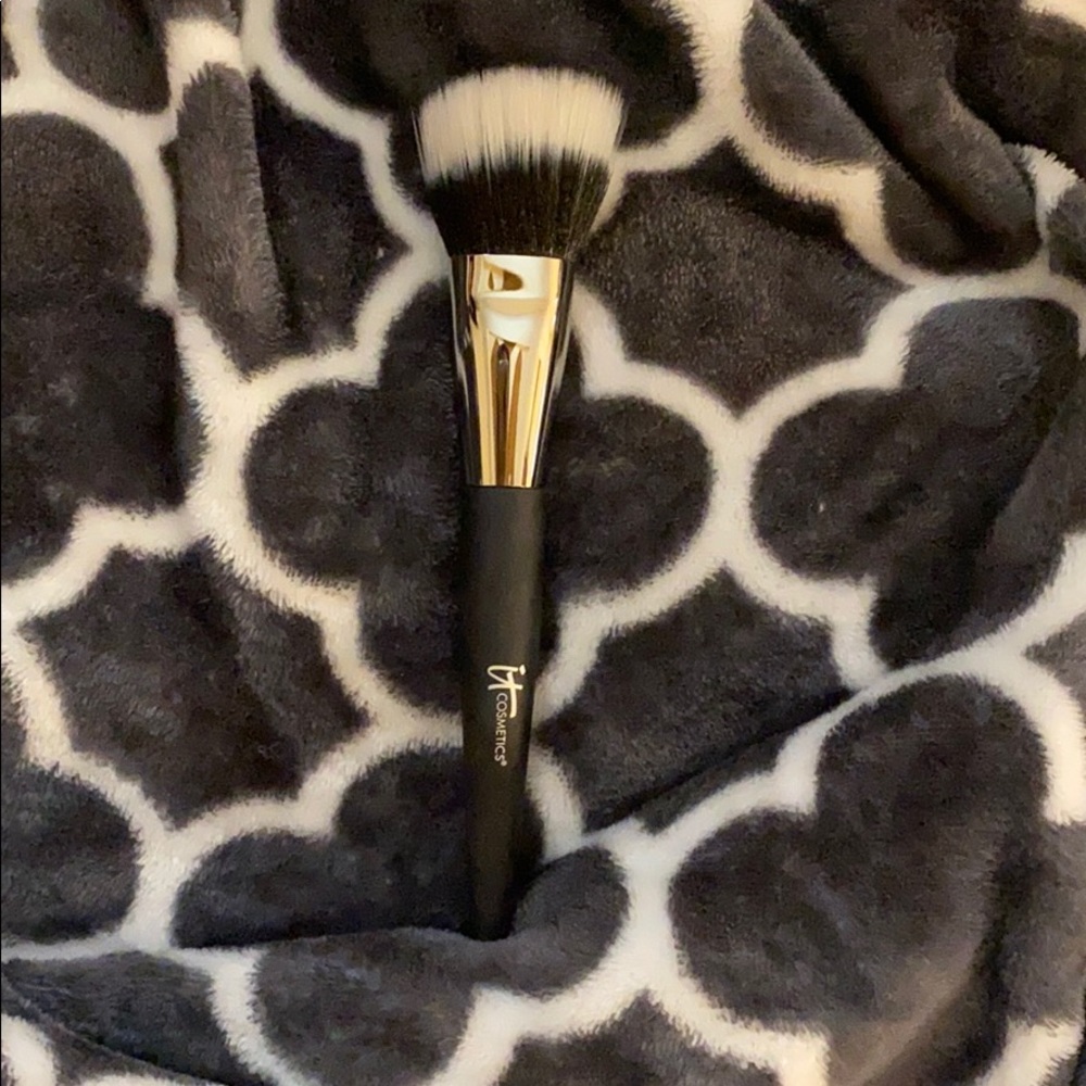 Makeup Brush by IT Cosmetics